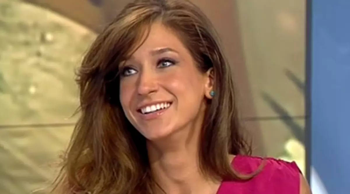 Ioana Dichiseanu, zâmbitoare în platoul unei emisiuni de televiziune