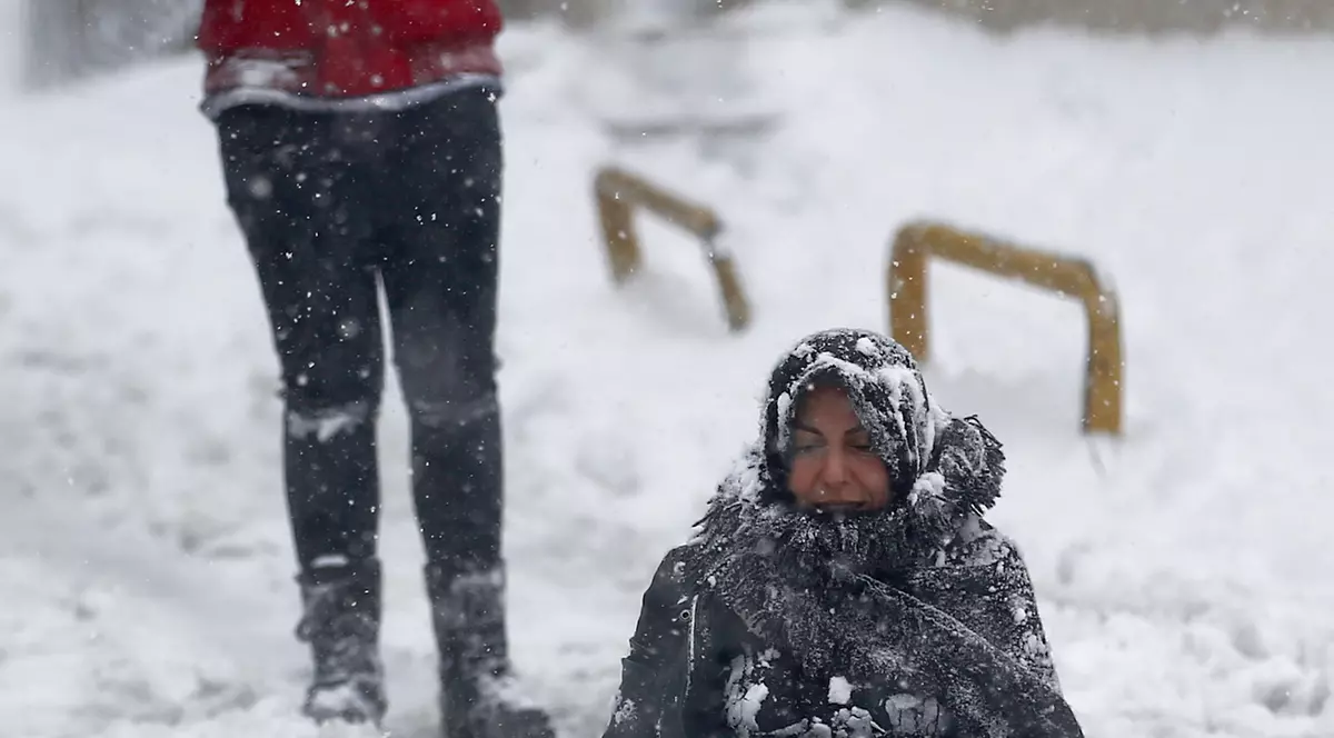 Istanbulul este paralizat de o furtună de zăpadă