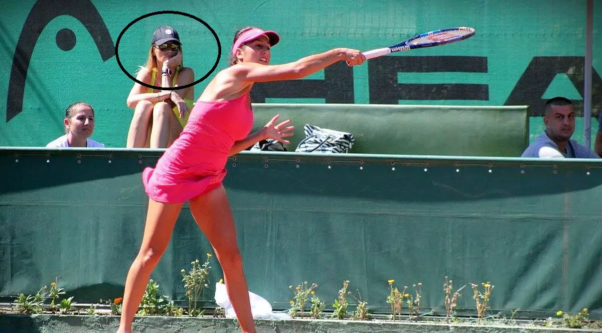 Liana Ungur o urmărește din tribună pe Cristiana. Pe margine se află și Ioan, tatăl Cristinei