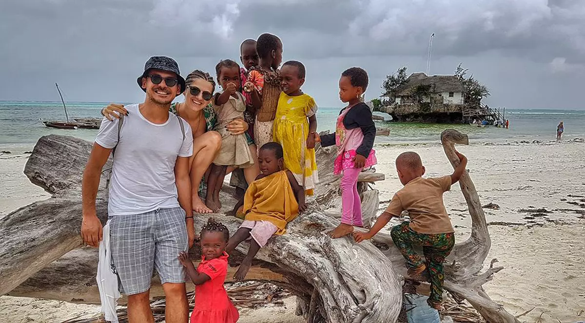 EXCLUSIV. Lidia Buble și Răzvan Simion au avut parte de mulți copii în vacanța lor din Zanzibar. I-a demonstrat ca poate  fi o mamă perfectă!