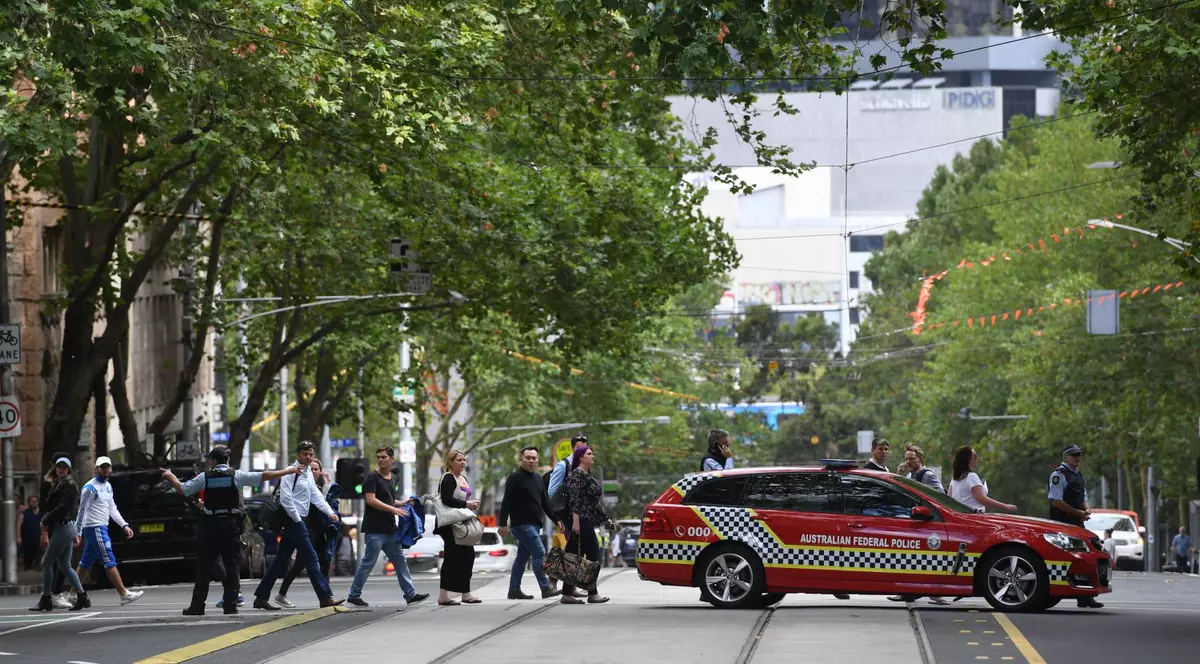 Un barbat a intrat intentionat intr-o multime de oameni din Melbourne