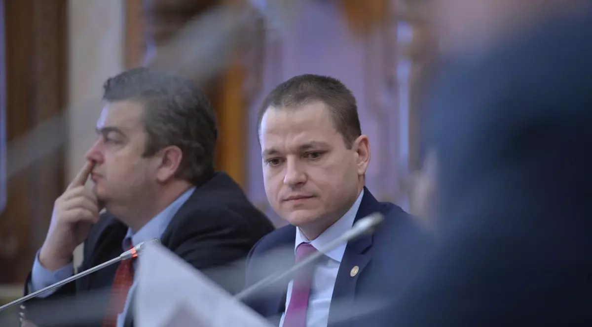 Pachetele de turism vor avea poliță de asigurare care acoperă repatrierea