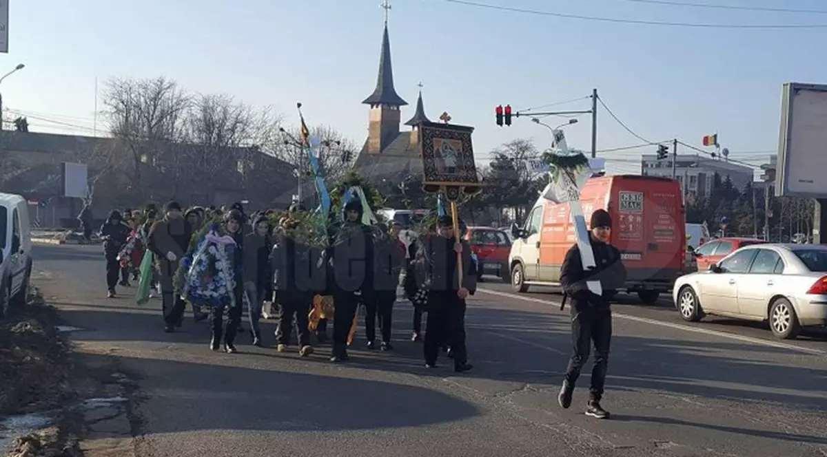 Răzvan Ţîru a fost înmormântat astăzi, în Buzău. Luptătorul avea 20 de ani / VIDEO