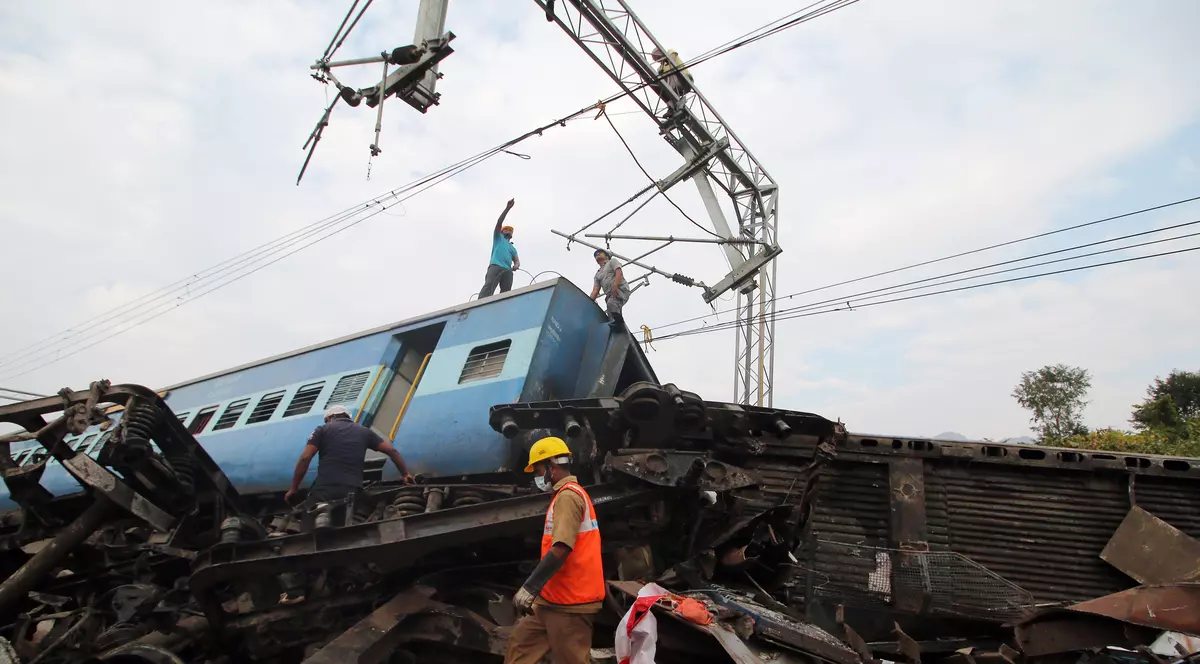 Un tren a deraiat in India. Cel puțin 36 de morți
