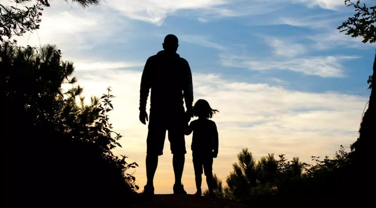 Nu știa ce să-i răspundă fiicei sale când a întrebat unde e mama ei. Ce a urmat e înduioșător