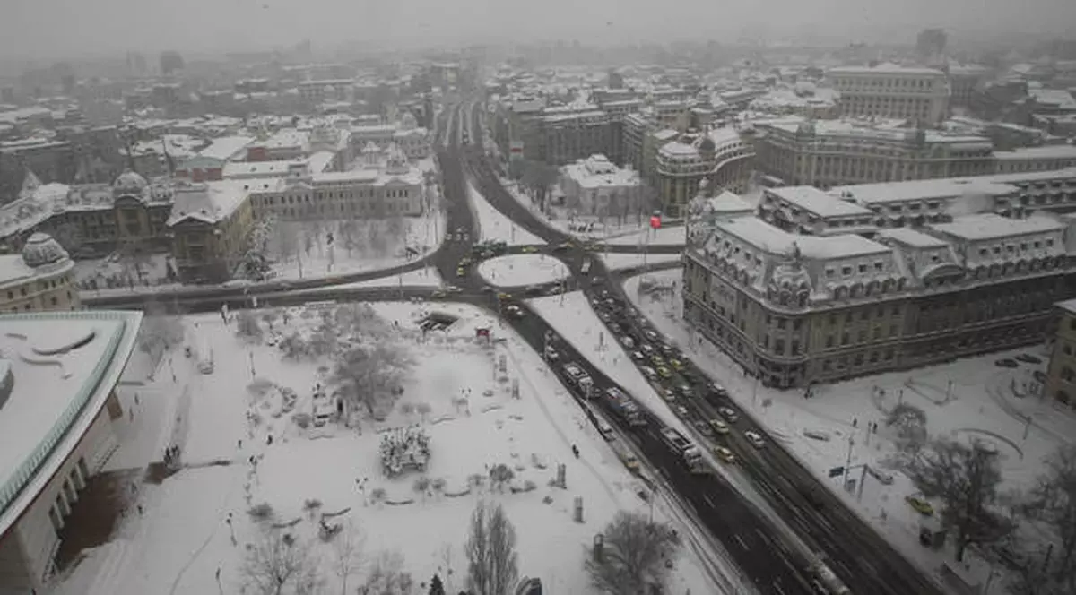 Ninsoarea a pus stăpânire pe Capitală. Universitatea din București a suspendat cursurile pentru 3 zile