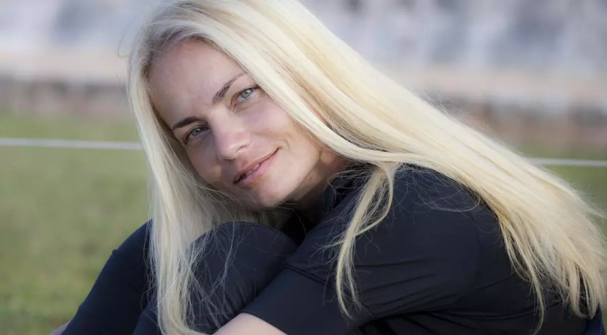 Festivitate de retragere pentru fosta portăriță a echipei de handbal Rapid, frumoasa Cristina Dogaru |