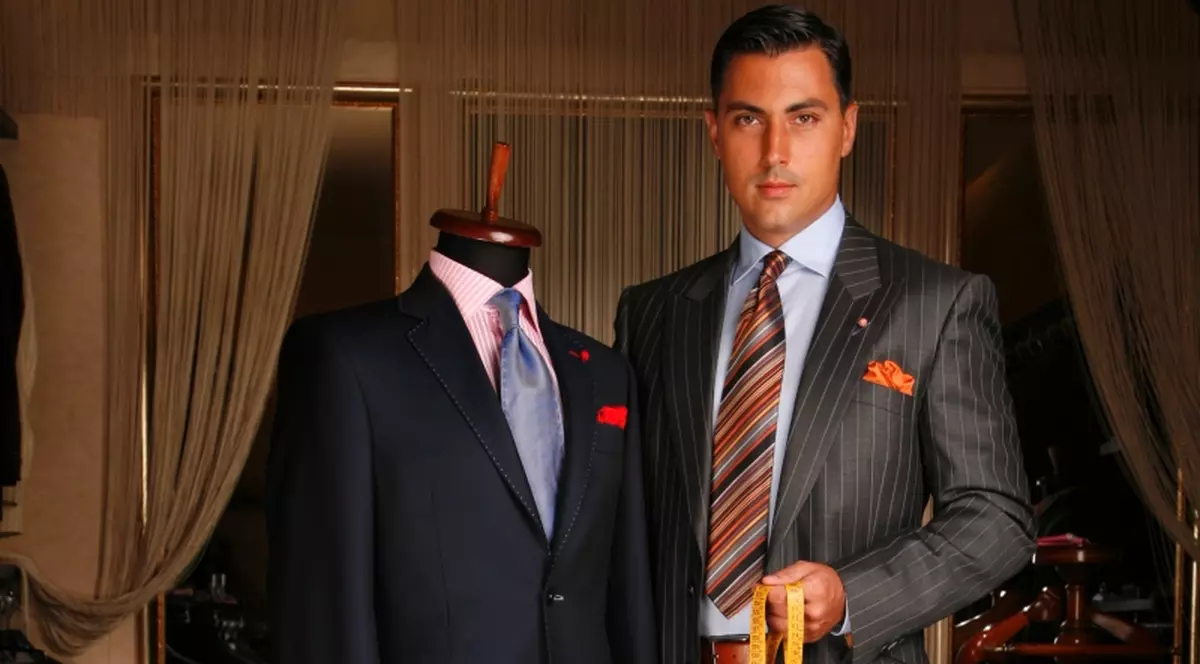 Alexandru Ciucu amână prezentarea colecției de la Palatul Parlamentului