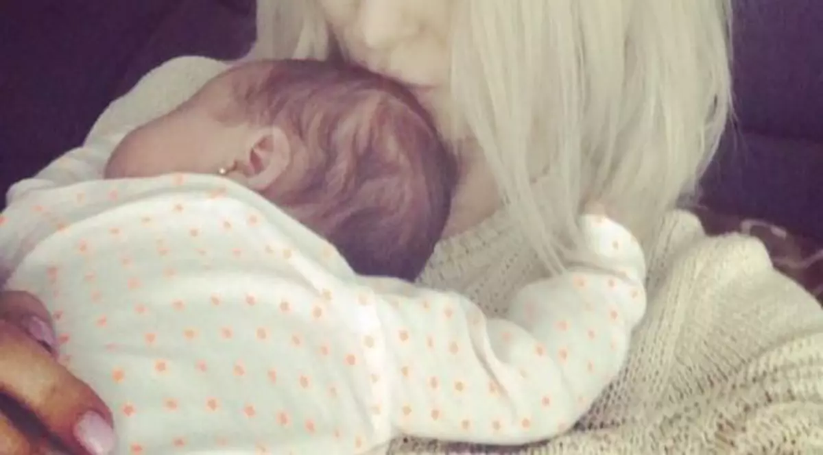 Andreea Bălan a făcut un tort pentru fiica ei. Micuța a împlinit 4 luni | FOTO