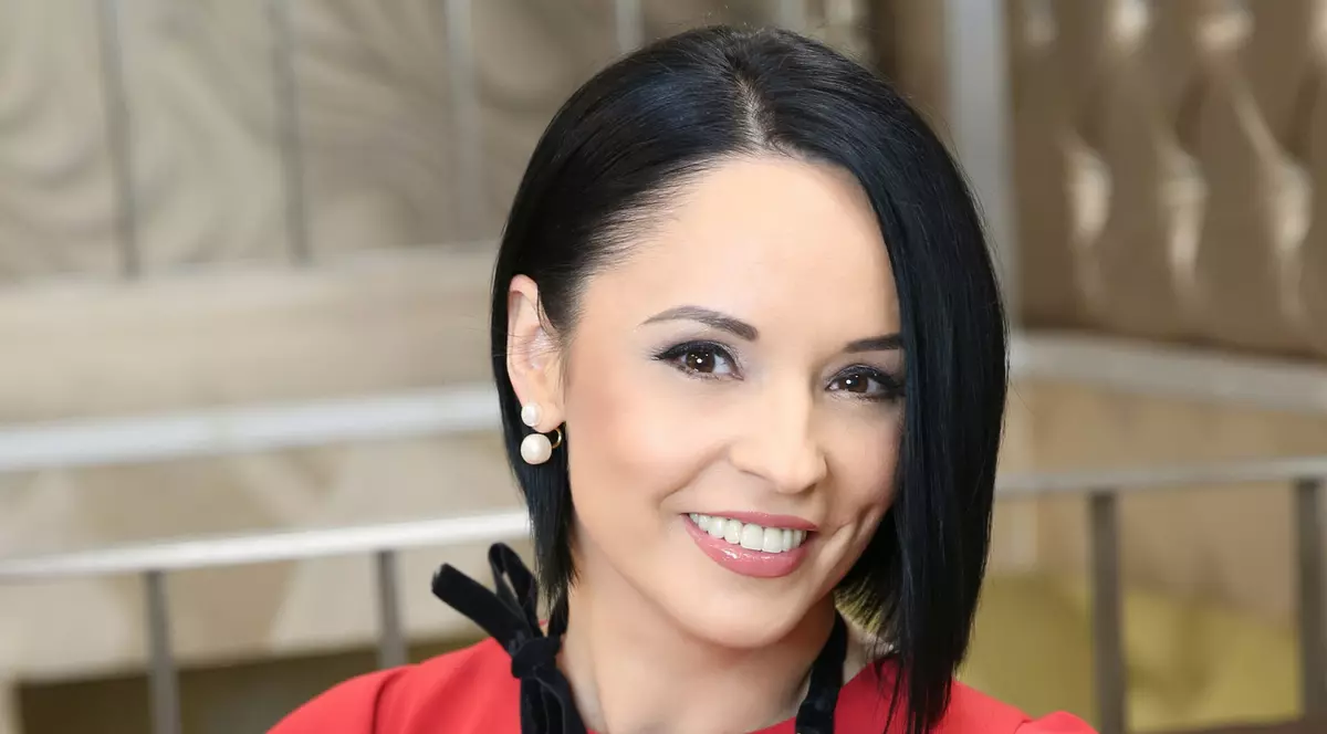 Trei frați din Neamț, arestați după ce au falsificat contul Andreei Marin de pe Facebook. Au strâns peste 30.000 de dolari folosind numele vedetei