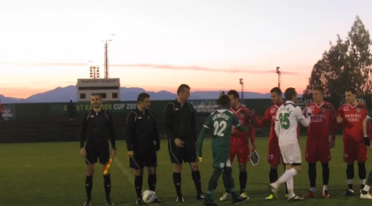 Nume noi în scandalul arbitrilor români deghizați. Aici, brigada de la meciul amical Voința Sibiu - Khazar Lankaran, din 2012: Ionescu, Burtescu, Mihalache