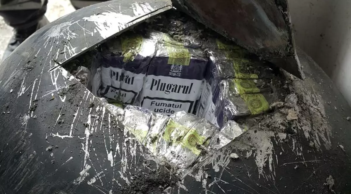 Și-a ”încărcat” butelia cu...16.420 de țigări de contrabandă!