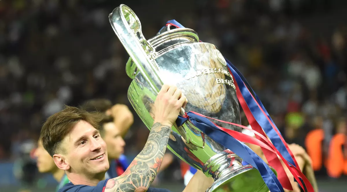 Lionel Messi, cu trofeul Ligii Campionilor câștigat în 2015, după 3-1 în finala cu Juventus. (FOTO: EPA)