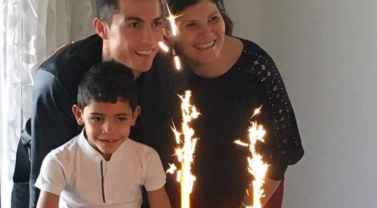 Cristiano Ronaldo și-a aniversat ziua de naștere alături de fiul său și de mama lui