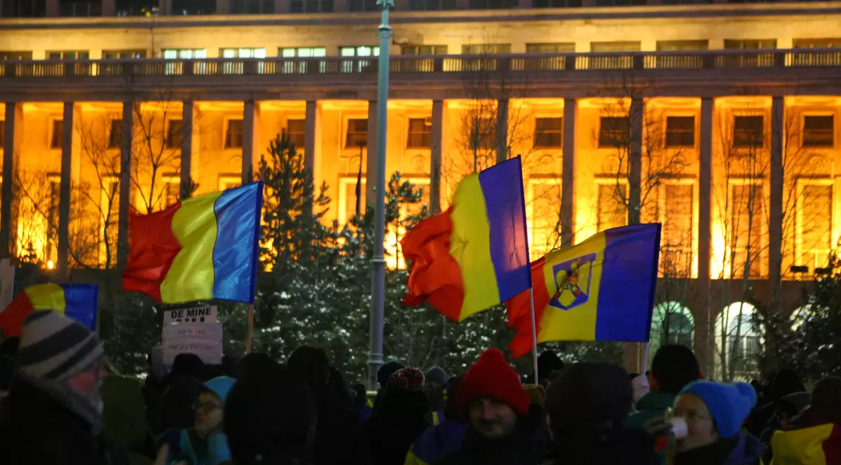 A 18-a zi de proteste București, : Manifestanții s-au adunat în Piața Victoriei și la Palatul Cotroceni