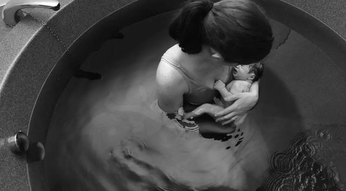 Poveste de viață: ”Naşterea în apă mi-a oferit momente unice”