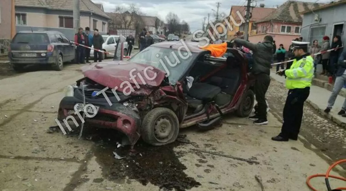 Un copil a furat o mașină și a făcut accident în Sibiu. Era beat și a fost grav rănit