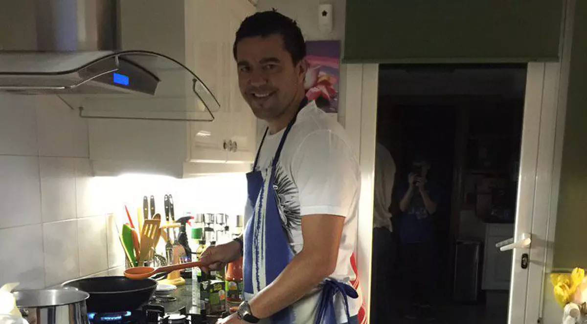 Cosmin Contra, favoritul postului de antrenor al echipei Dinamo, gătește și este pasionat de golf și de tenis