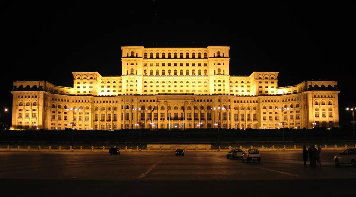 EXCLUSIV. De la Piaţa Victoriei la Casa Poporului, prin tuneluri secrete