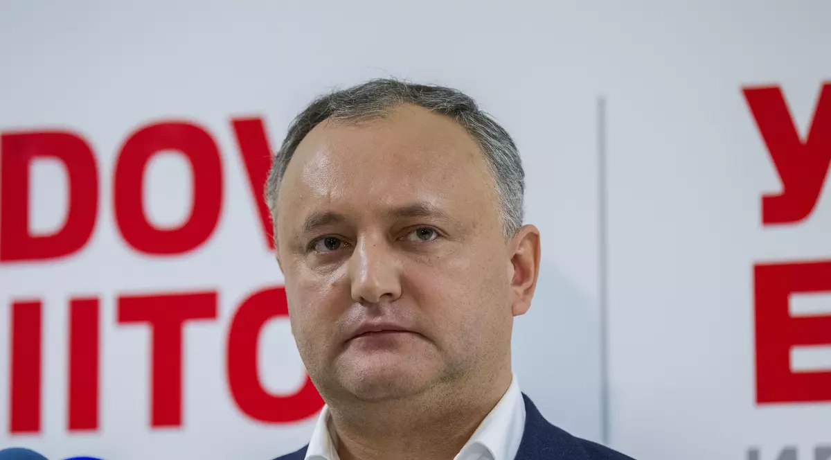 Igor Dodon, lângă un drapel inedit al Republicii Moldova, în timpul vizitei la Teheran | FOTO