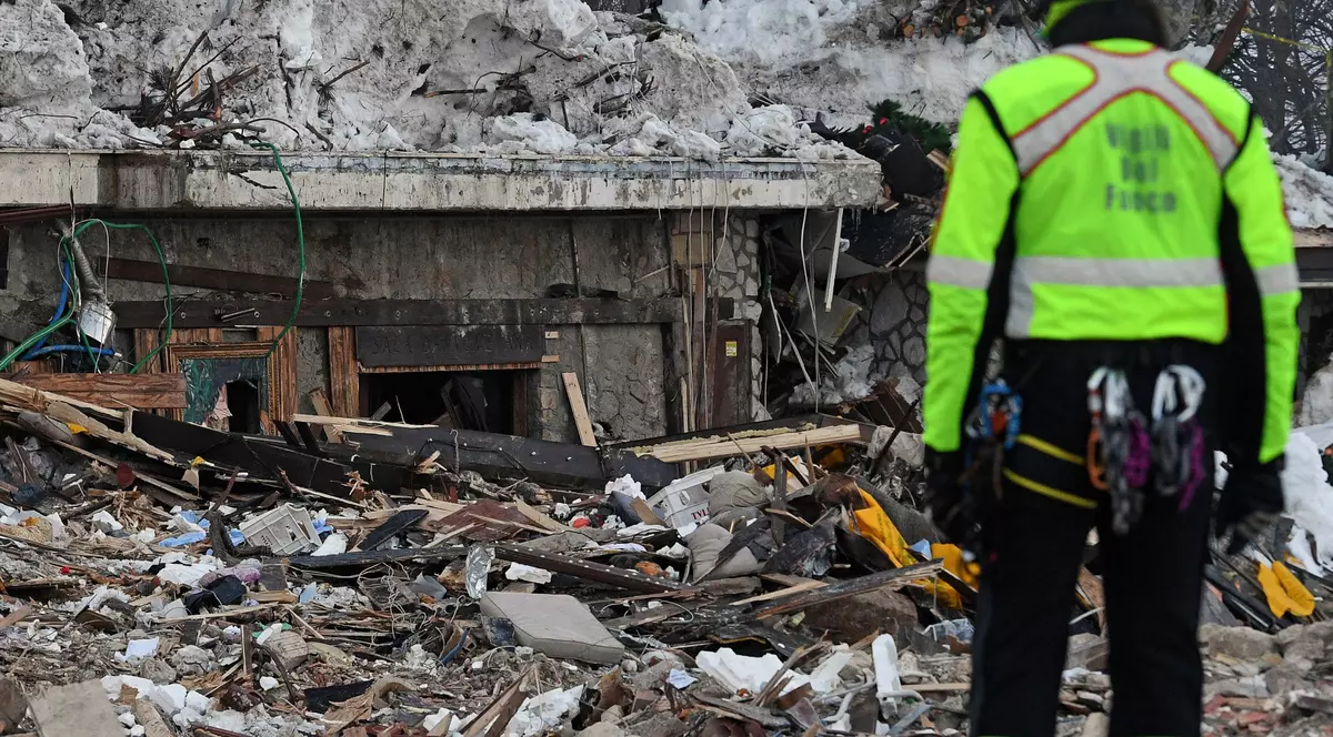 Cum arată hotelul Rigopiano, la o lună după ce a fost complet distrus de o avalanșă | VIDEO