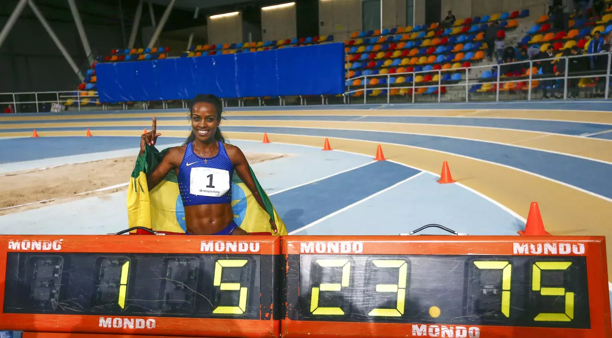 Atleta etiopiană Genzebe Dibaba a doborât recordul mondial la 2.000 m indoor deținut de Gabriela Szabo