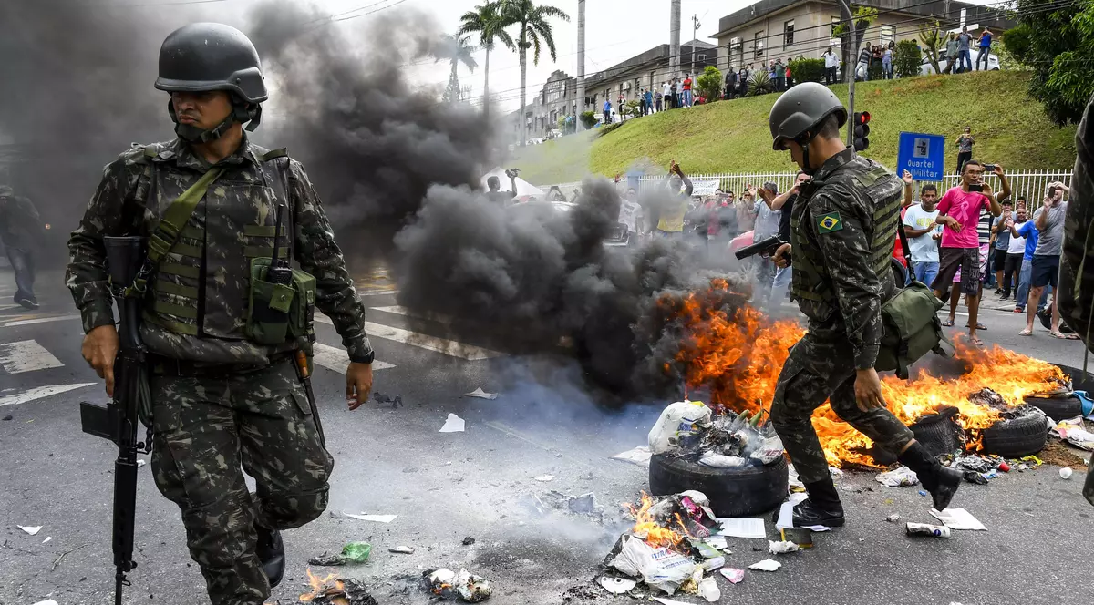 Violențe în Brazilia: Cel puțin 90 de oameni și-au pierdut viața | GALERIE FOTO