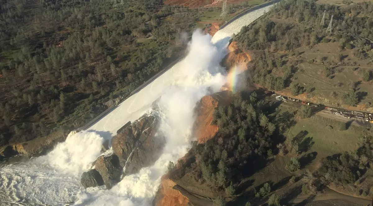 Pericol de inundații în Statele Unite. Peste 100.000 de oameni din California, somați să-și evacueze casele