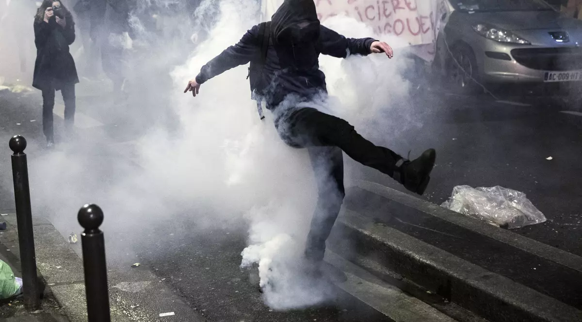 Protestele violente care au izbucnit într-o suburbie a Parisului au ajuns și în capitala Franței | FOTO