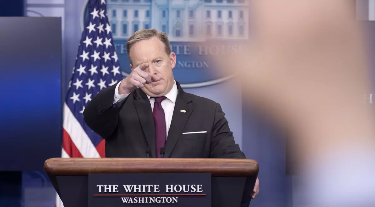 Purtătorul de cuvânt al Casei Albe a verificat telefoanele personalului său