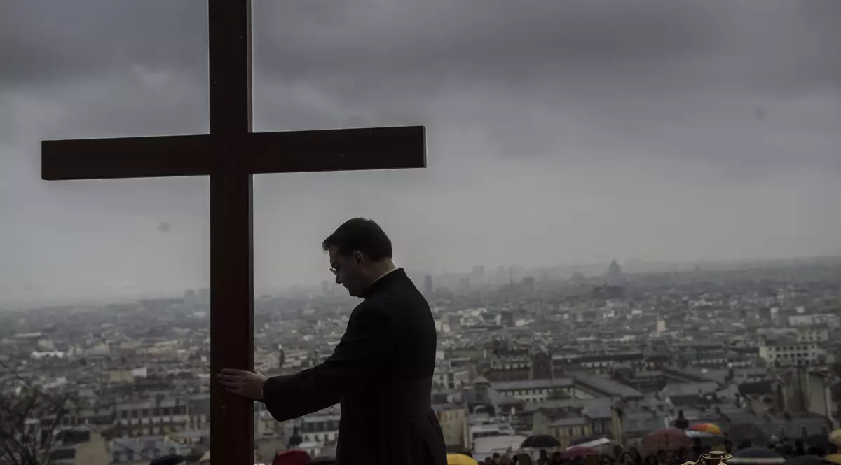 Investigație: 7% dintre preoții catolici din Australia, acuzați de comiterea unor fapte de pedofilie