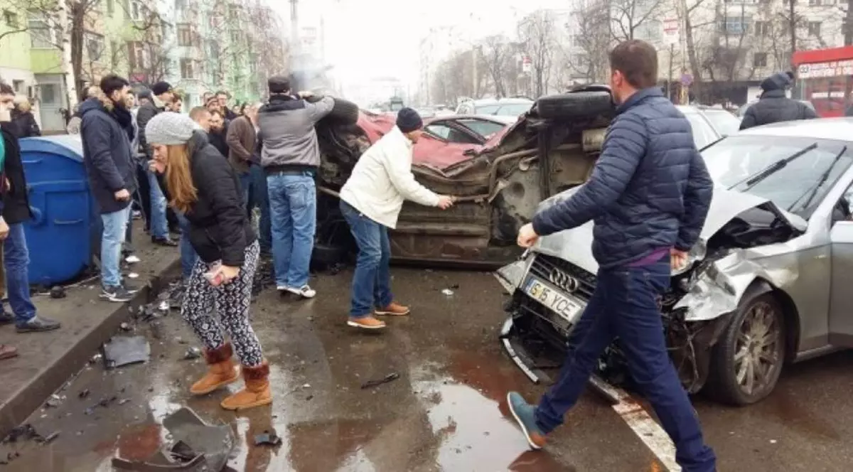 Doi oameni au murit într-un accident în Iași. Alți doi, răniți de un șofer care a fugit de la fața locului