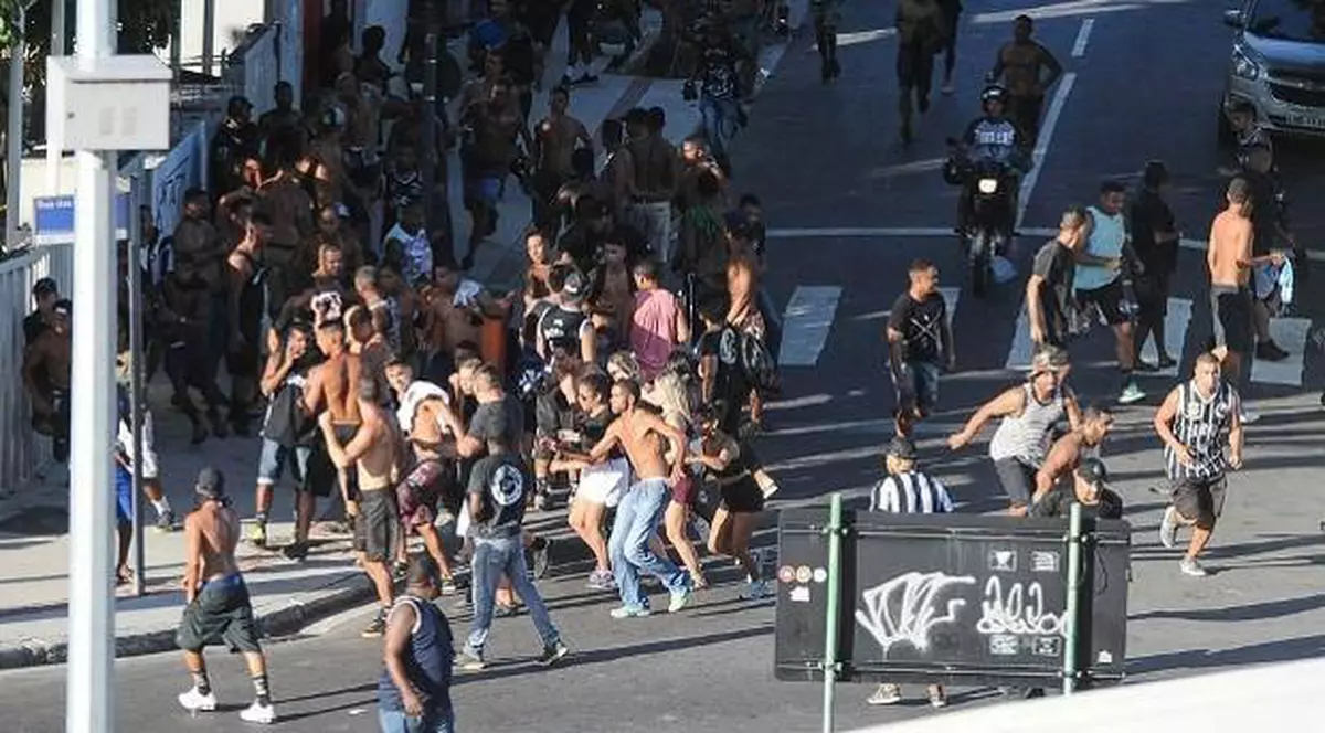 Război civil la meciul Botafogo-Flamengo. Bilanț tragic: un mort și 7 răniți / VIDEO