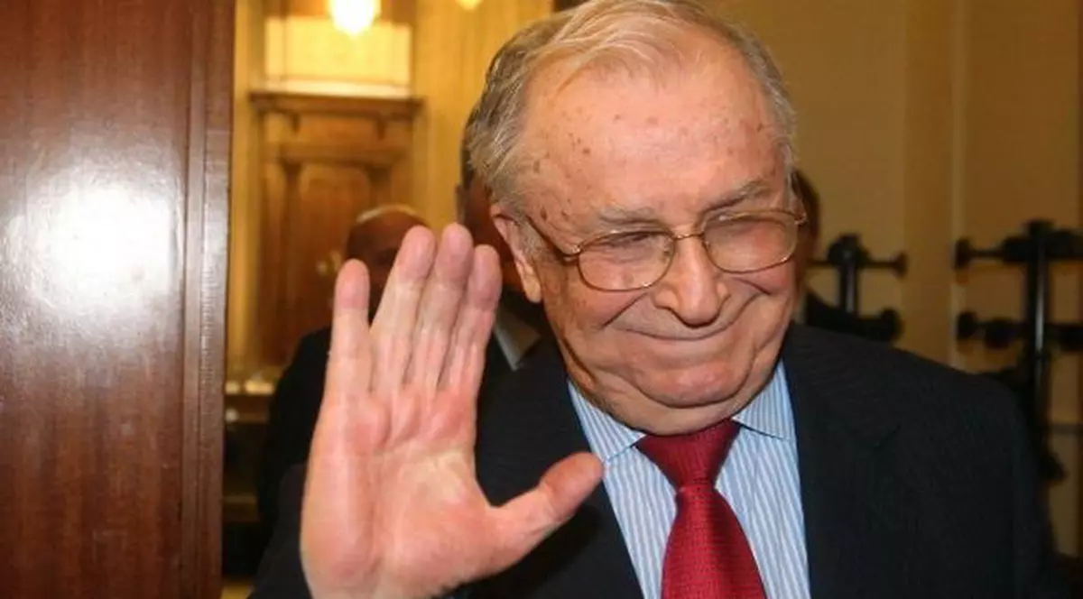 Ion Iliescu a ajuns la spital