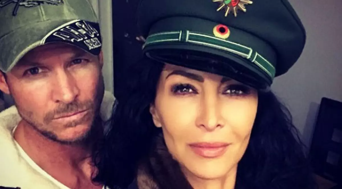 Ce roluri joacă Felix și Mihaela Rădulescu în dormitor. Fotografia cu cei doi spune tot