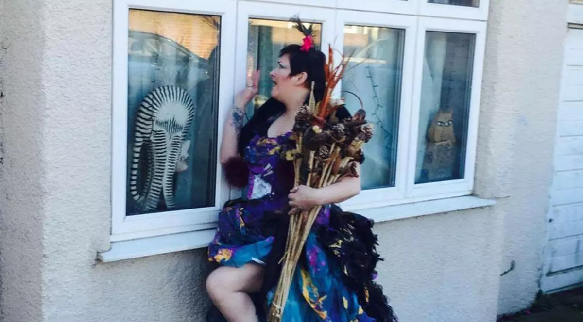 Deborah Hodge s-a casatorit cu casa in care locuia