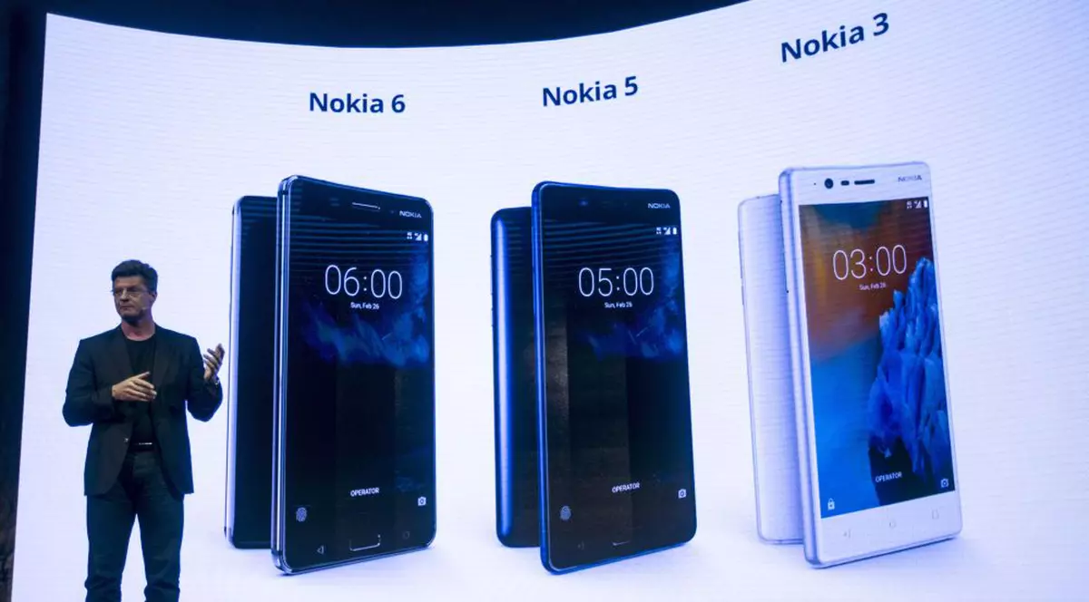 Nokia a vândut mai multe smartphone-uri decât HTC sau Sony. Google a comercializat doar 3,9 milioane de smartphone-uri Pixel în 2017, mult sub Apple