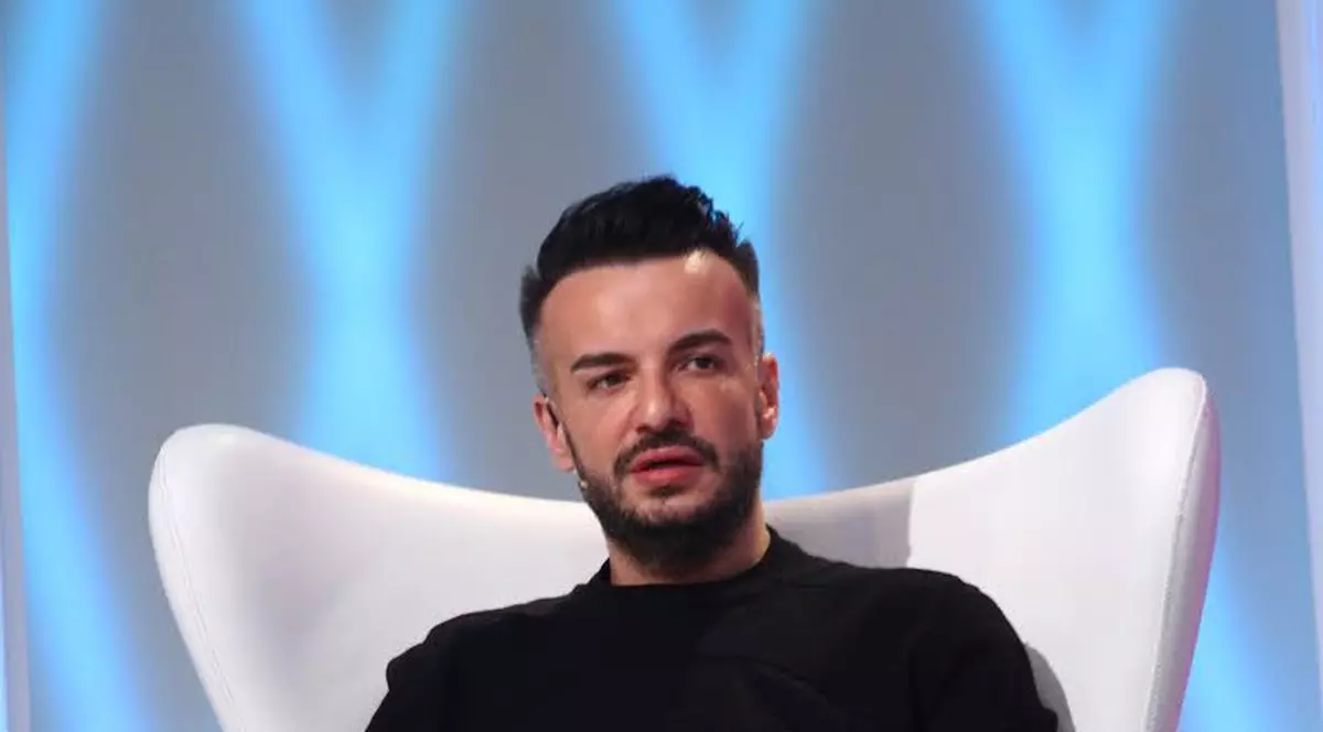 Răzvan Ciobanu, la bustul gol. Accesoriul din sfârc a uimit pe toată lumea | FOTO