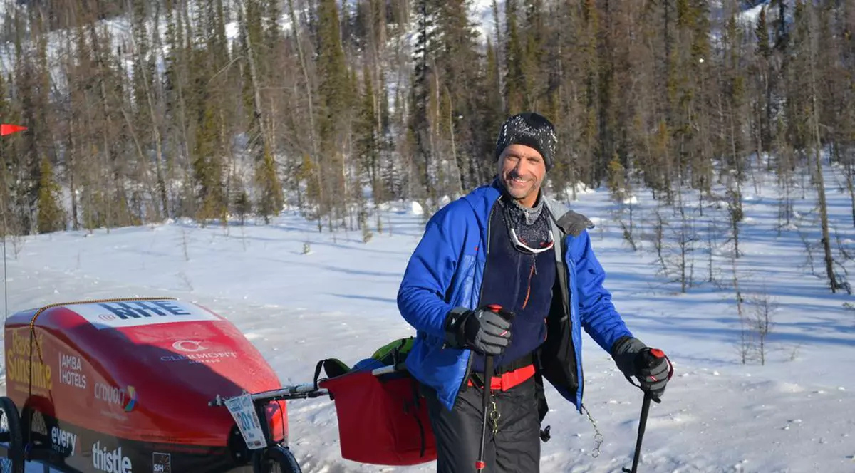 Tibi Ușeriu are un picior degerat. Singurul român, care participă la cel mai greu maraton din lume, conduce competiția