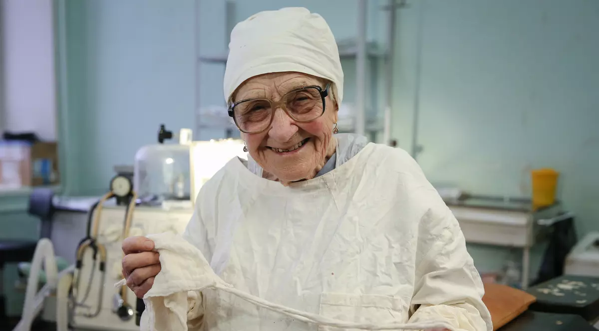 Chirurg la 89 de ani – Povestea impresionantă a unei femei din Rusia, care refuză să se pensioneze