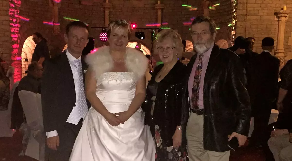 S-au născut în aceeași zi, la același spital, iar după 50 de ani s-au căsătorit. Povestea impresionantă a doi britanici