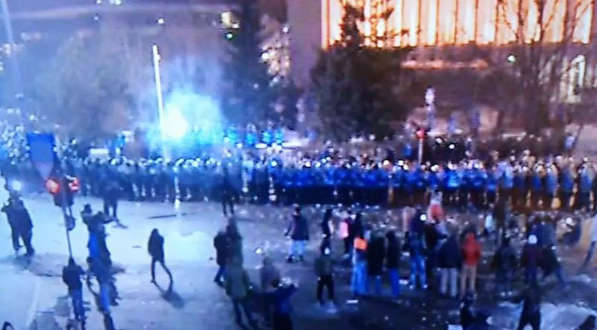 UPDATE. 4 huligani au fost arestați preventiv în urma violențelor de la protestele de miercuri seară