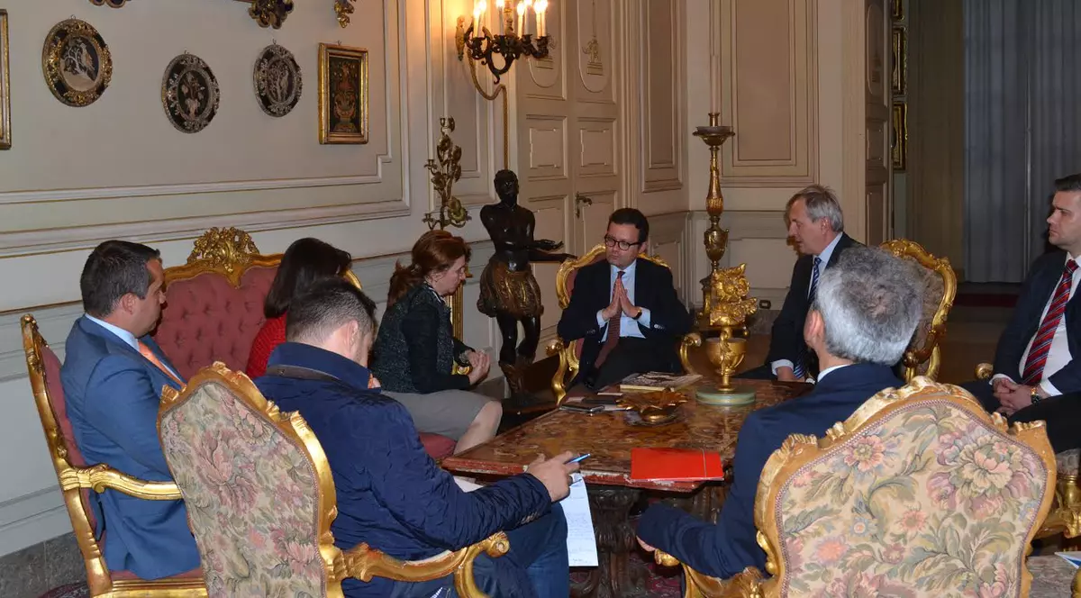 Delegația română a vorbit cu românii care muncesc în Ragusa