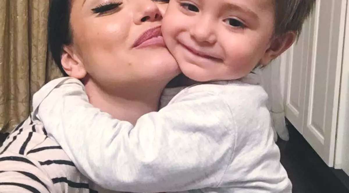 EXCLUSIV/ Andreea Mantea vrea să-i arate fiului ei tradițiile autohtone. Fac Paștele în mijlocul naturii