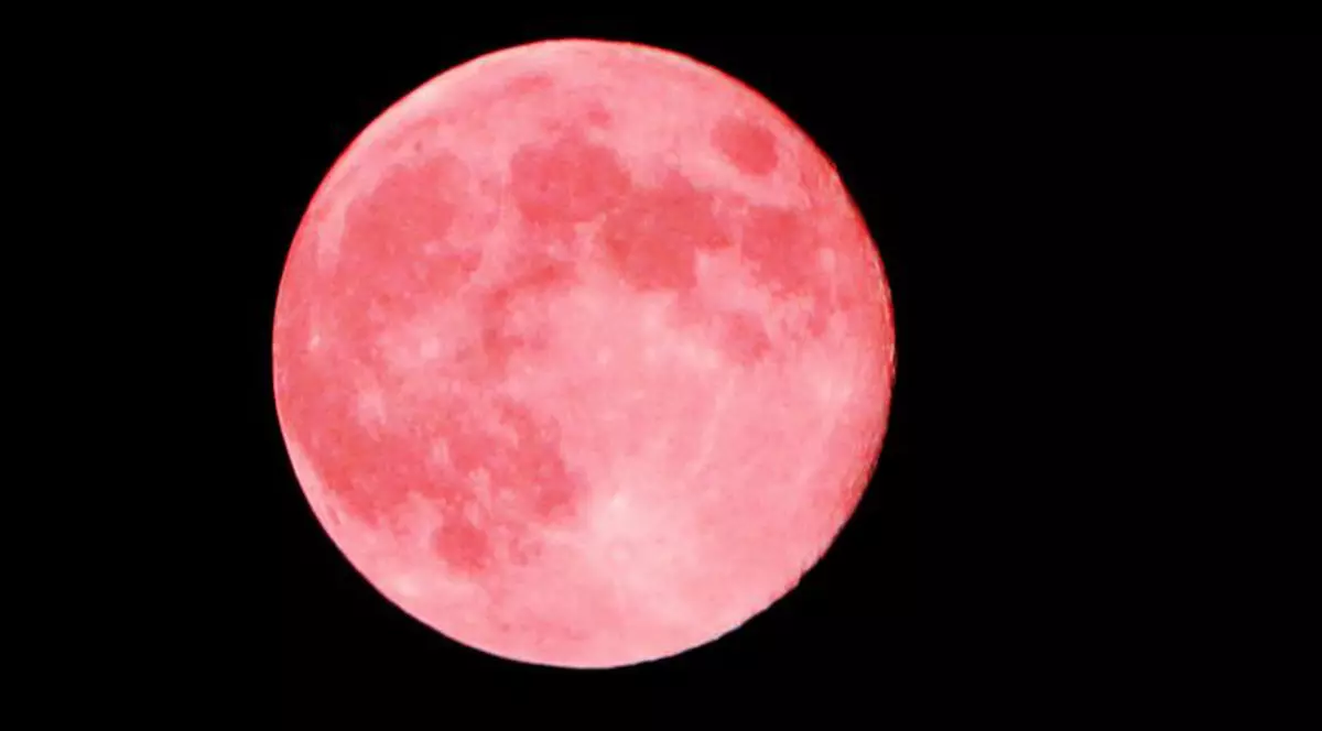 Cea mai importanta Luna Plină – Luna Roz. Cele 3 zodii afectate