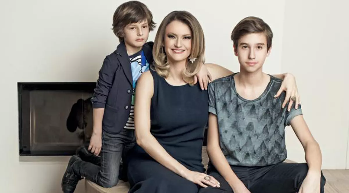 FOTO EXCLUSIV. Dana Războiu, așa cum nu a mai văzut-o nimeni. Vorbeşte deschis despre familie, bani şi viaţa online