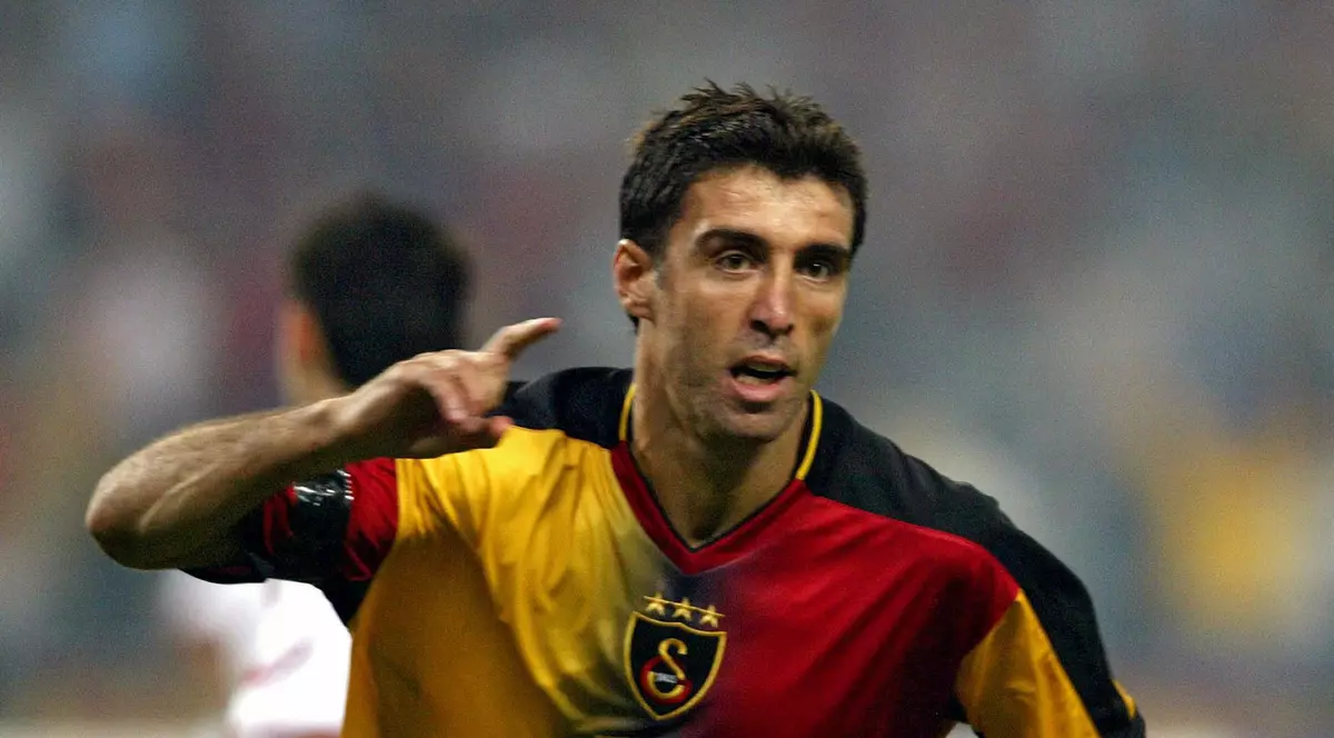 Hakan Sukur se bucură pentru un gol marcat în tricoul lui Galatasaray. (FOTO: EPA)