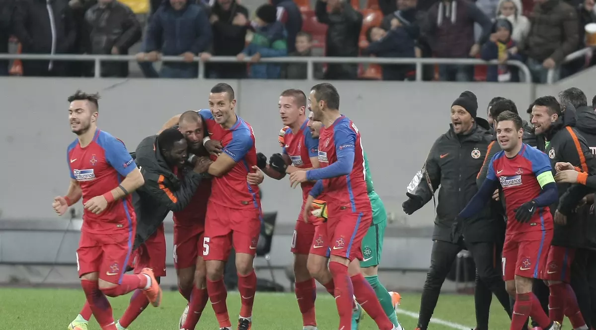 Fotbaliștii Stelei, bucurându-se pentru un gol marcat. (FOTO: Gabriel Pătruț)