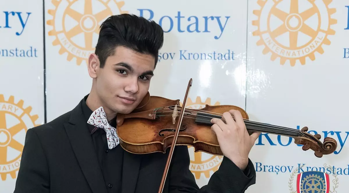Un violonist din Brașov a obținut o bursă integrală de studiu în Londra la prestigiosul colegiu Purcell. Performanță lui Ioan-Octavian Pârlea la doar 16 ani