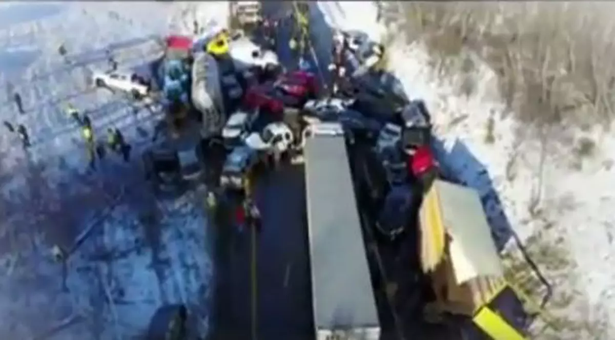 Accident cu 32 de mașini pe o autostradă din SUA